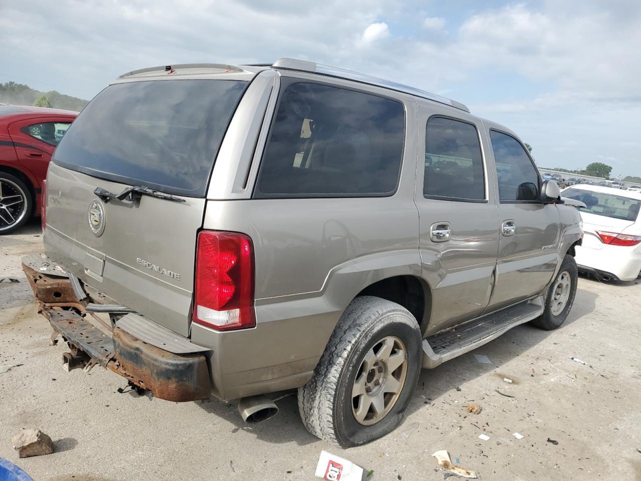 2002 Cadillac Escalade Luxury - Image 3
