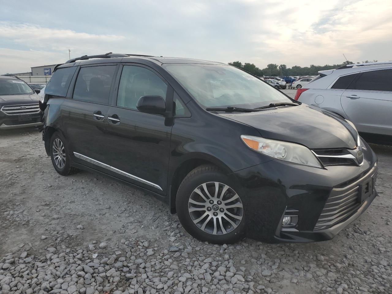 2019 Toyota Sienna Xle - Image 4