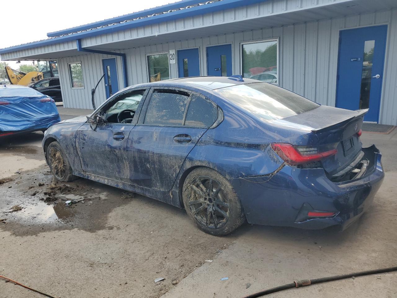 2020 BMW 330Xi - Image 2
