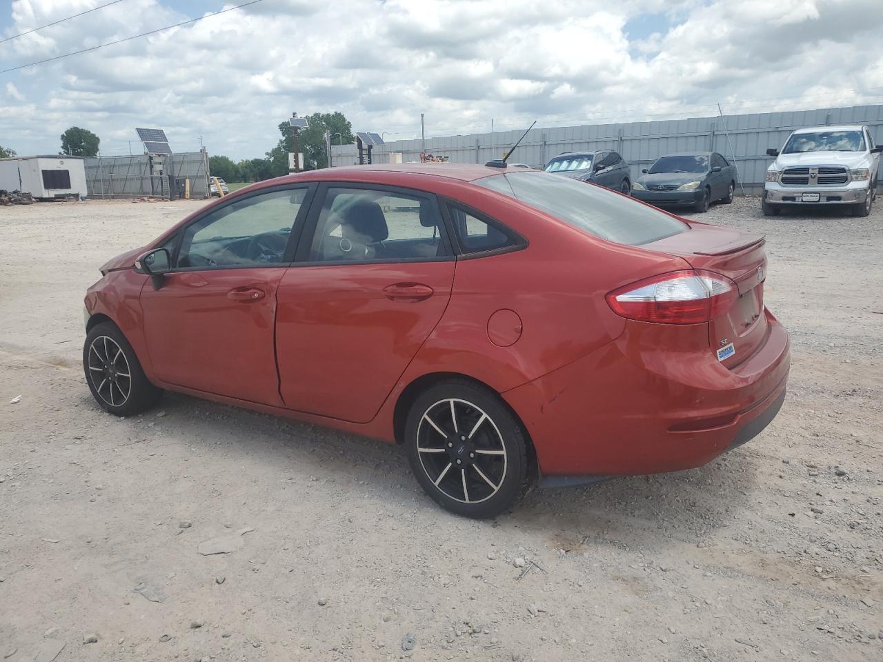 2018 Ford Fiesta Se - Image 2