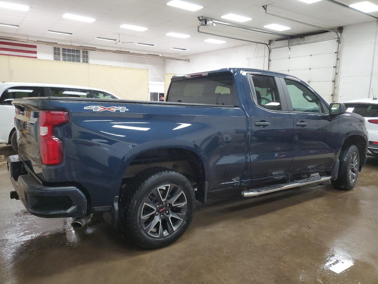2020 Chevrolet Silverado K1500 Custom - Фото 3