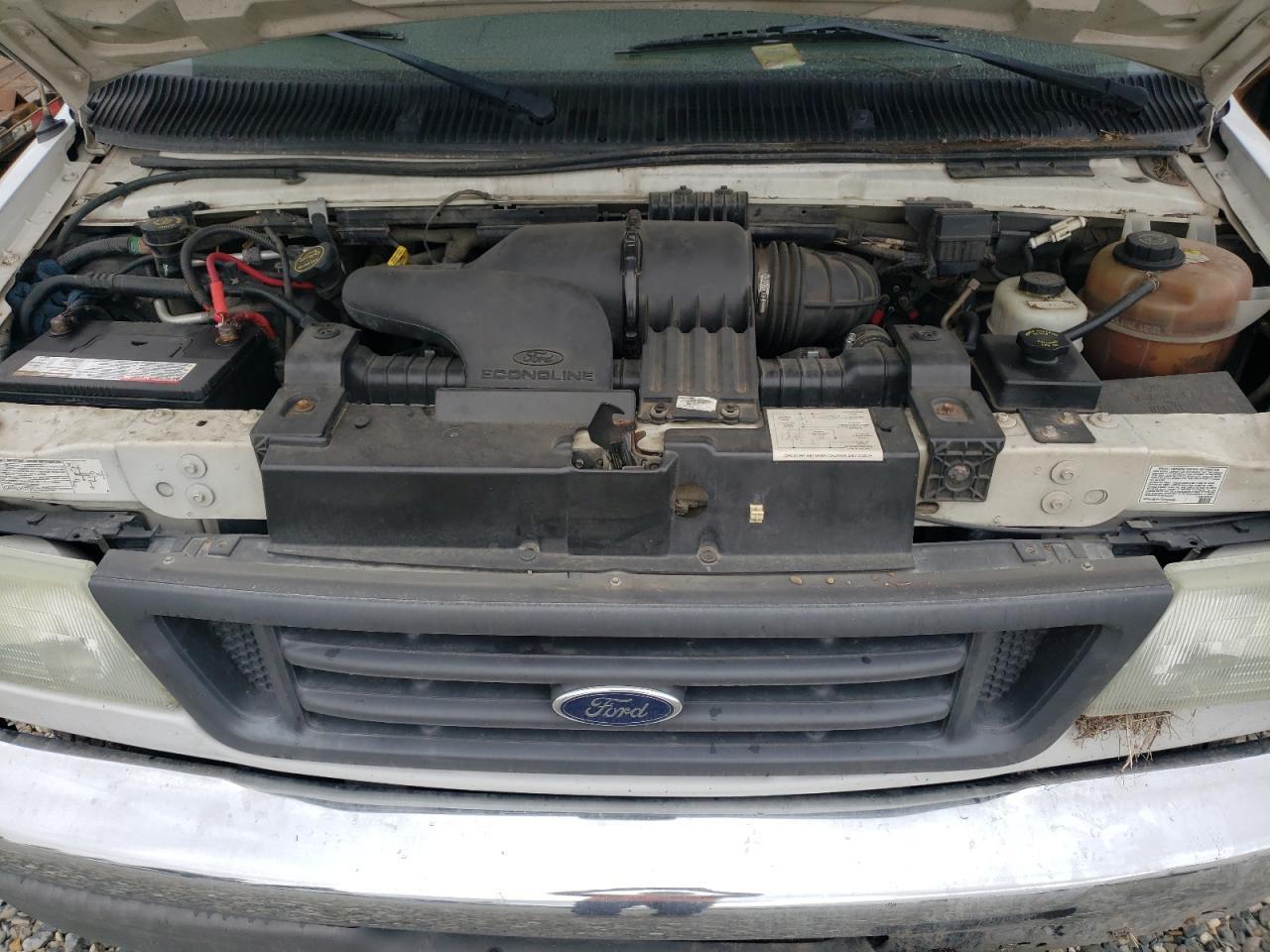 2004 Ford Econoline E450 Super Duty Cutaway Van - Image 7