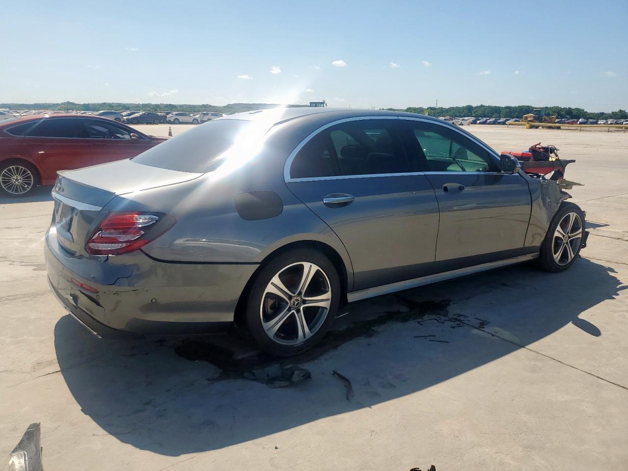 2018 Mercedes-Benz E 300 - Фото 3