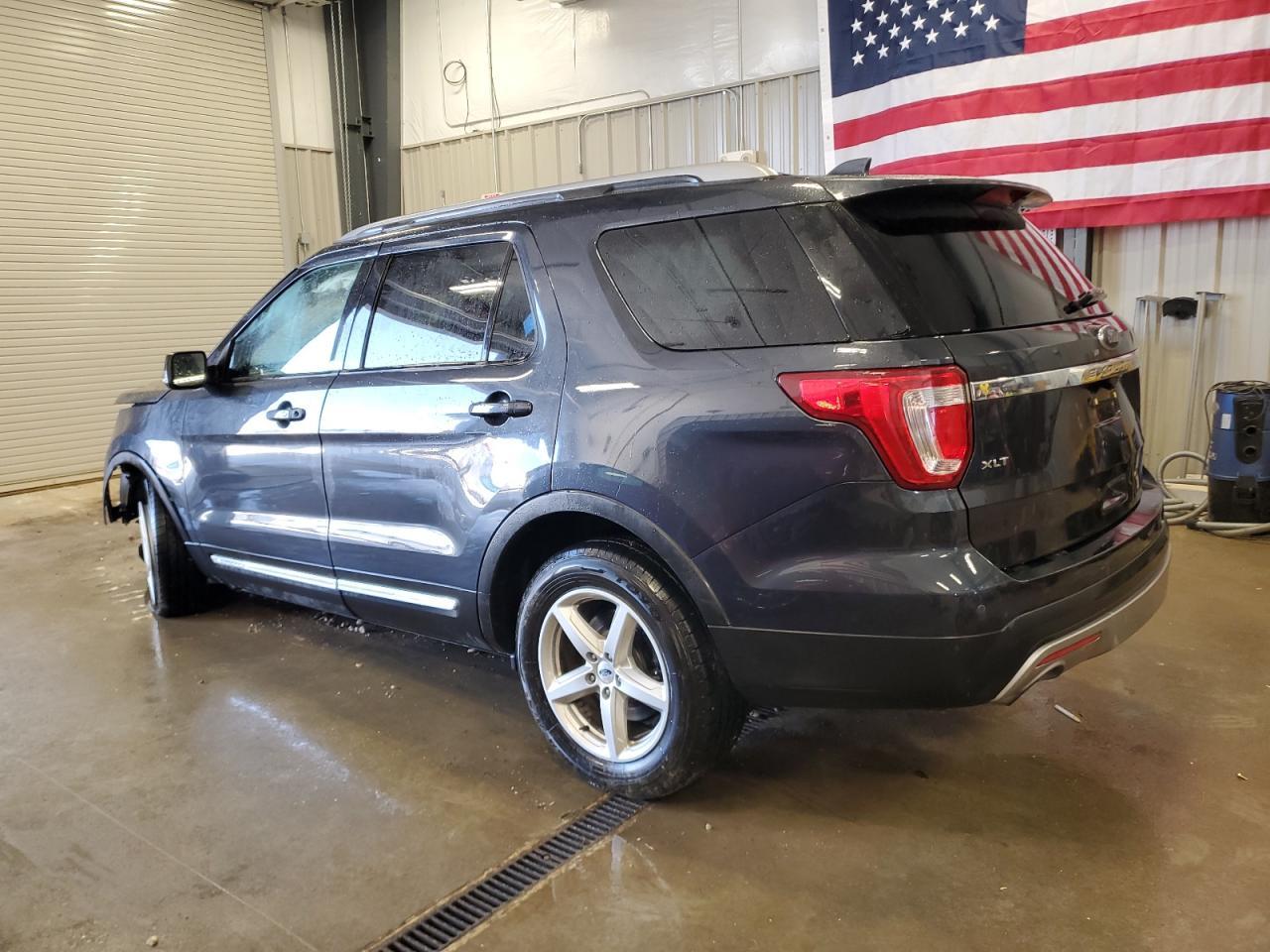 2017 Ford Explorer Xlt - Image 2