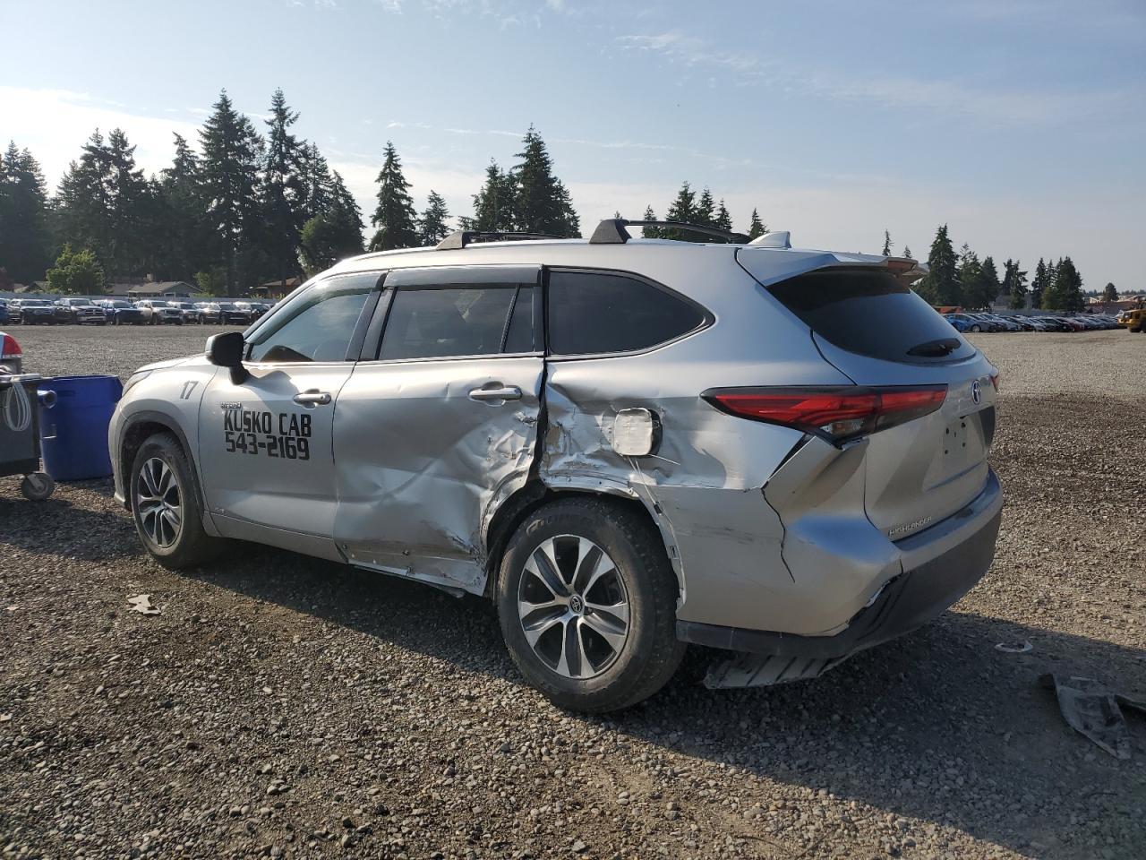 2021 Toyota Highlander Hybrid Xle - Image 2