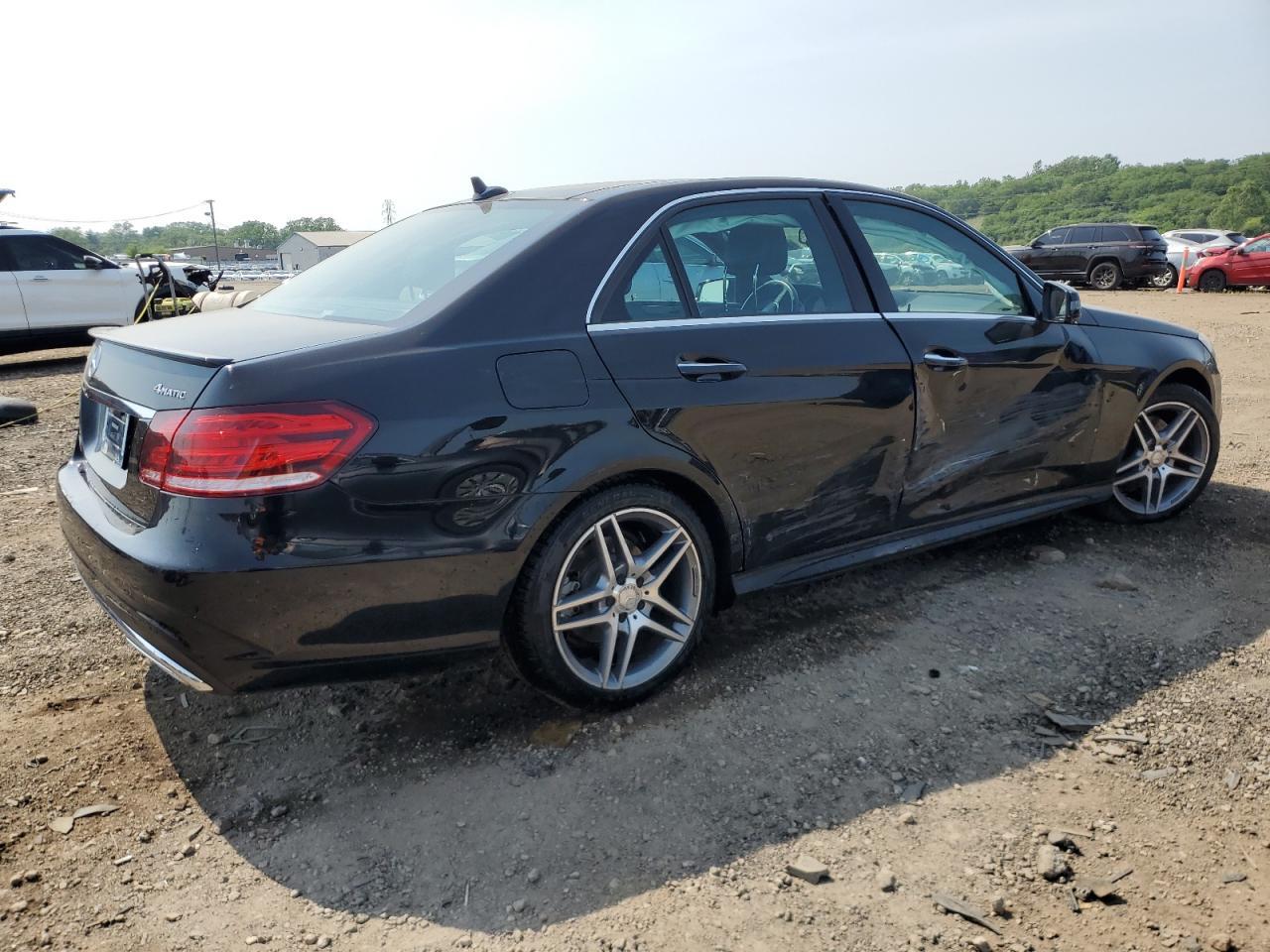 2015 Mercedes-Benz E 400 4Matic - Image 3