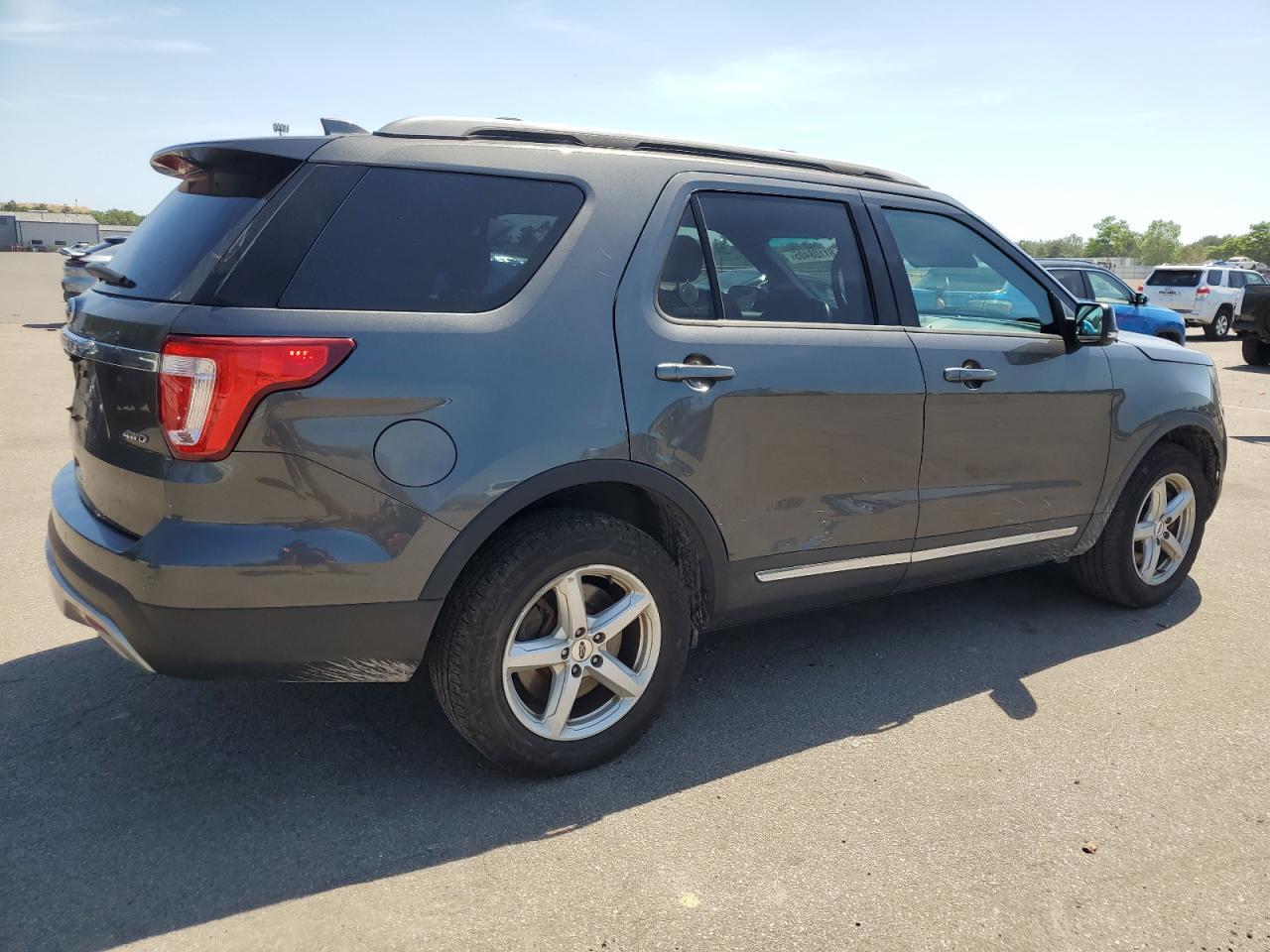 2016 Ford Explorer Xlt - Image 3