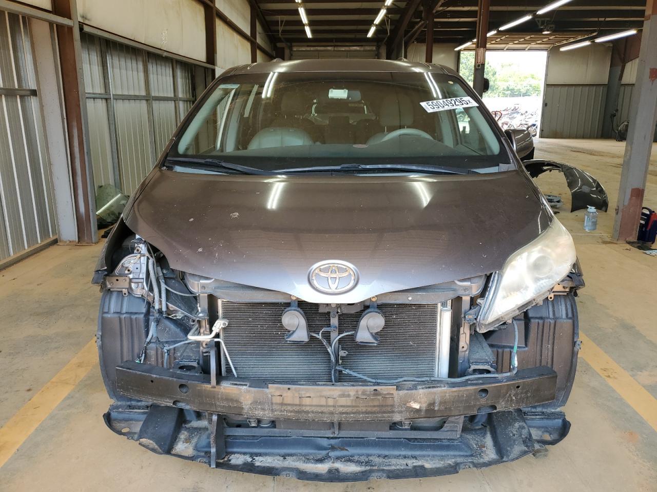 2012 Toyota Sienna Le - Image 5