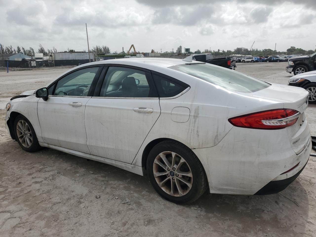 2020 Ford Fusion Se - Фото 2