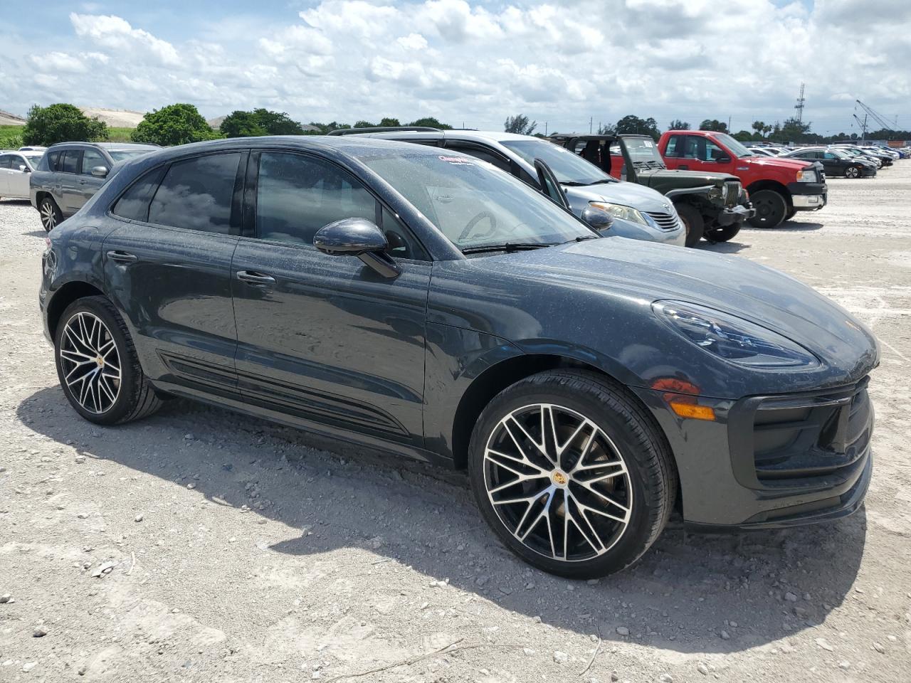 2025 Porsche Macan Base - Image 4