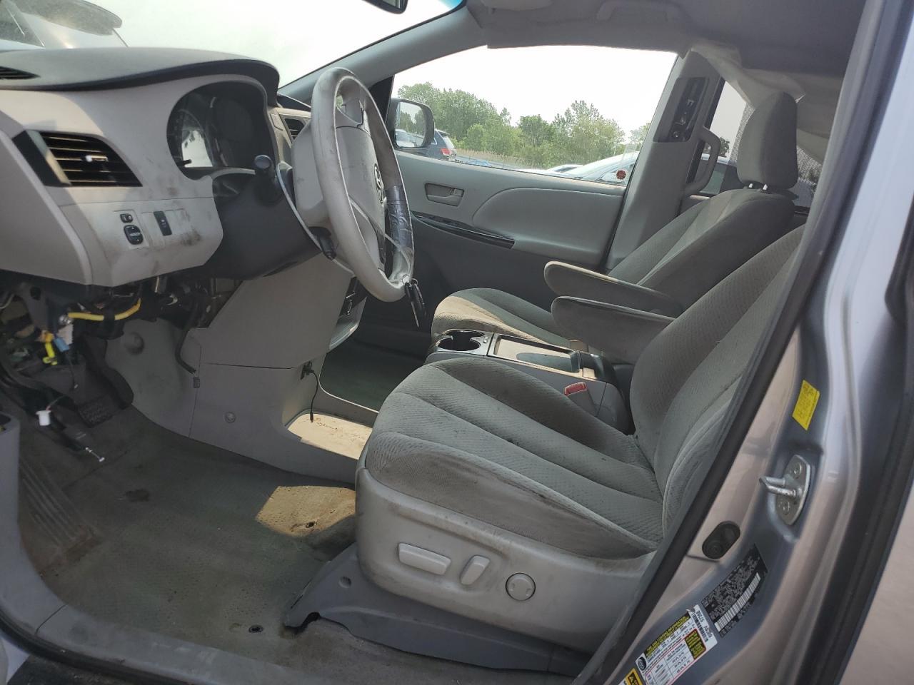 2011 Toyota Sienna Le - Фото 7