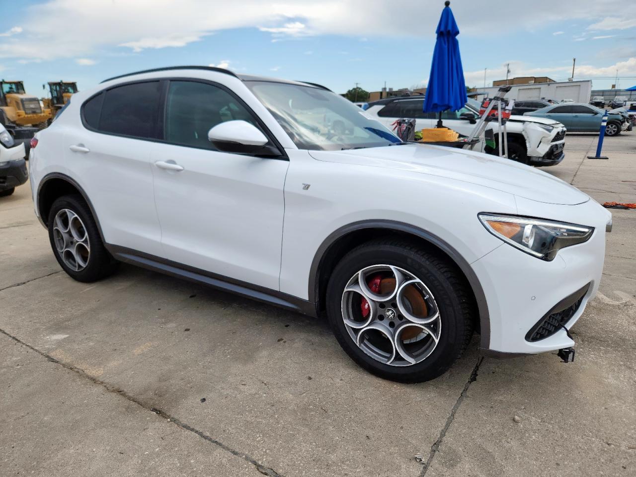 2022 Alfa Romeo Stelvio Ti - Image 4