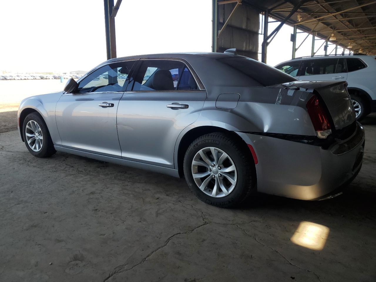 2015 Chrysler 300 Limited - Фото 2