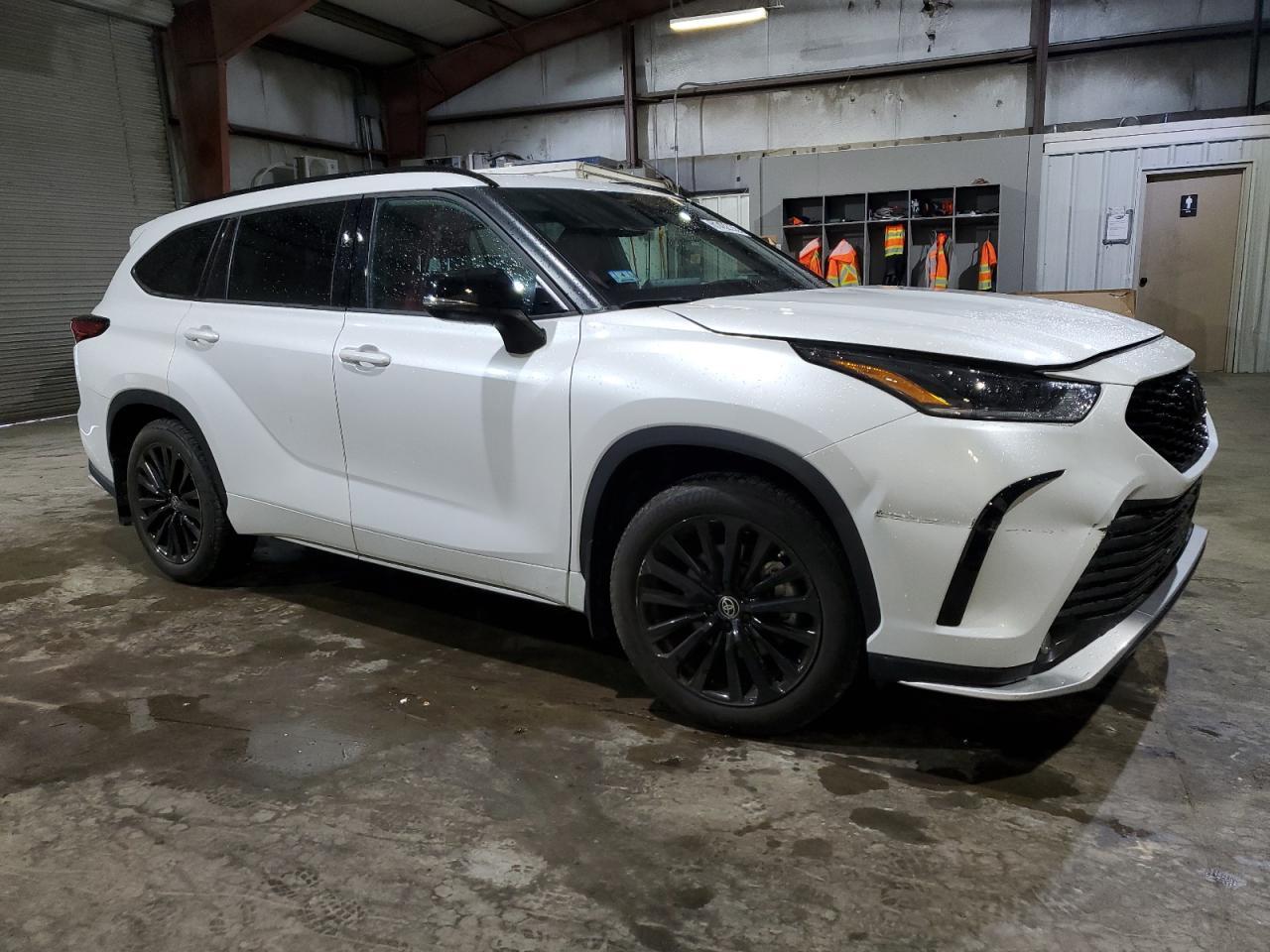 2023 Toyota Highlander L - Фото 4