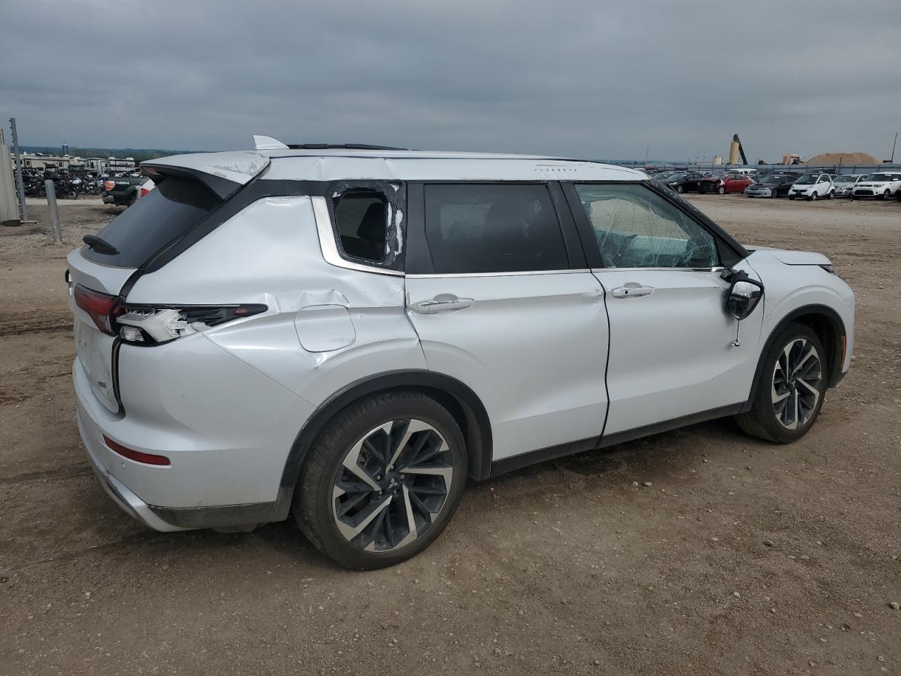 2022 Mitsubishi Outlander Se - Фото 3