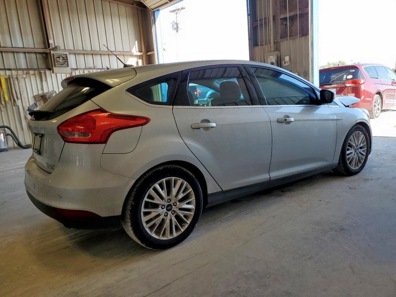 2016 Ford Focus Titanium - Image 3