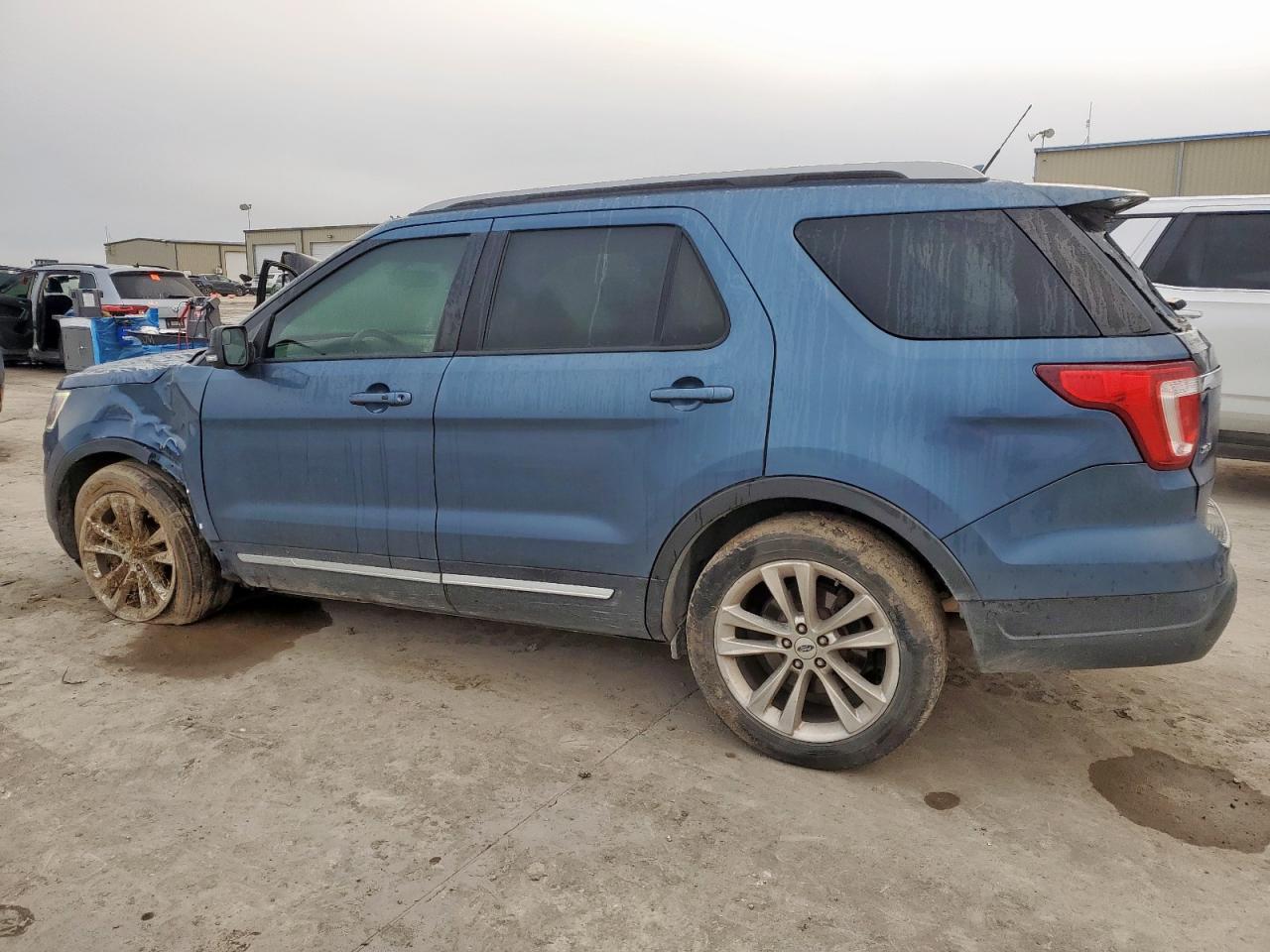 2018 Ford Explorer Xlt - Image 2