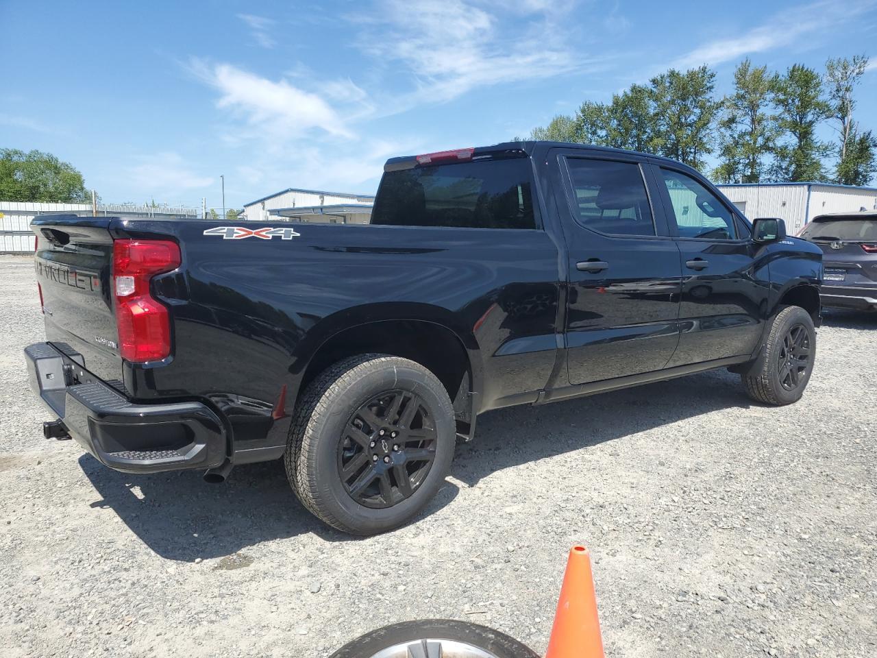 2025 Chevrolet Silverado K1500 Custom - Фото 3