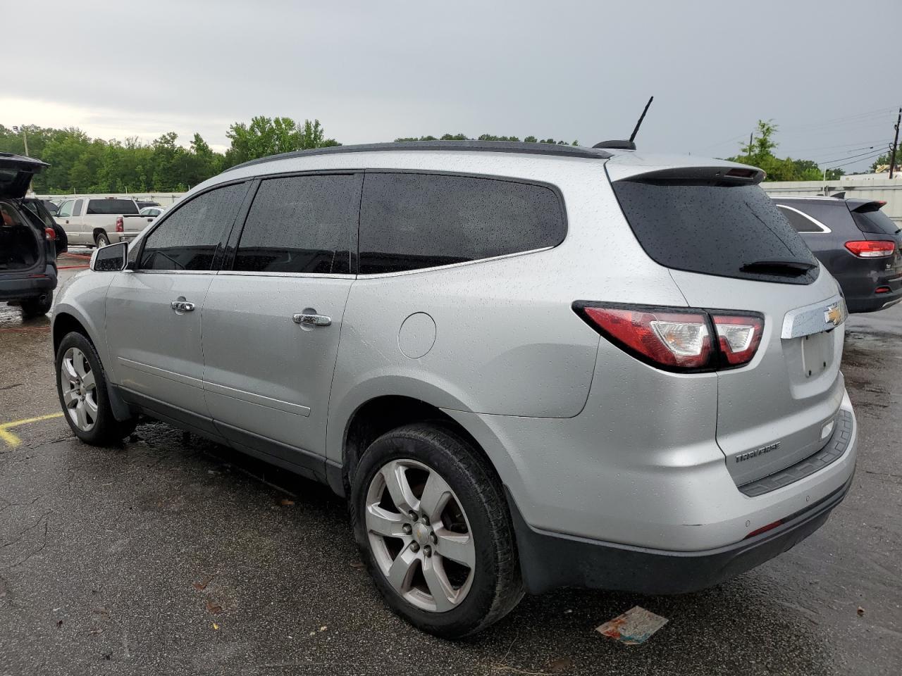 2017 Chevrolet Traverse Lt - Фото 2