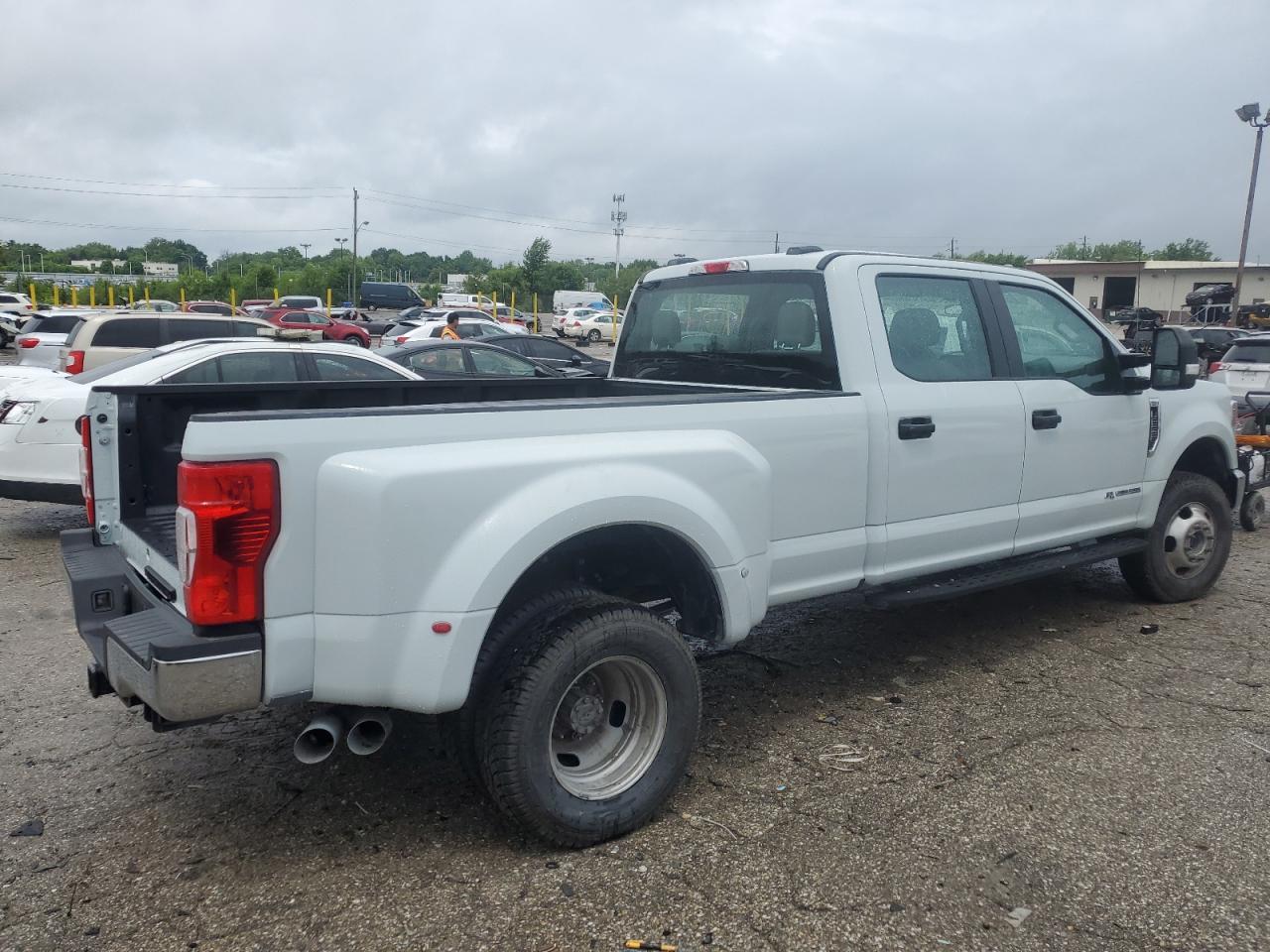 2022 Ford F350 Super Duty - Image 3