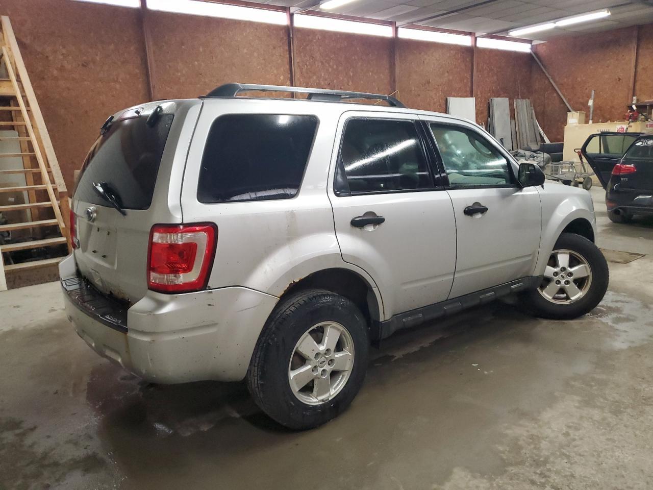 2010 Ford Escape Xls - Фото 3