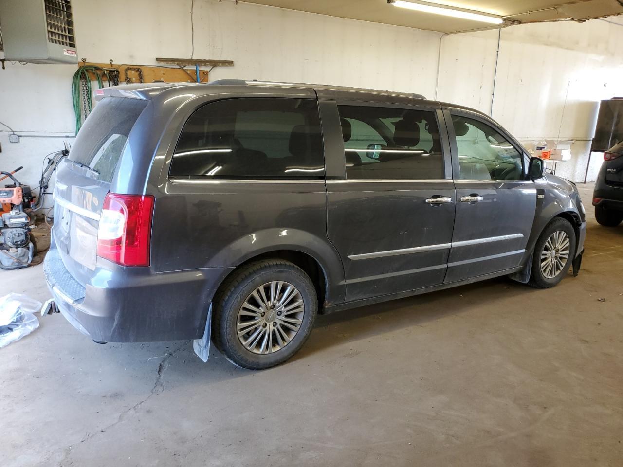 2014 Chrysler Town & Country Touring L - Фото 3