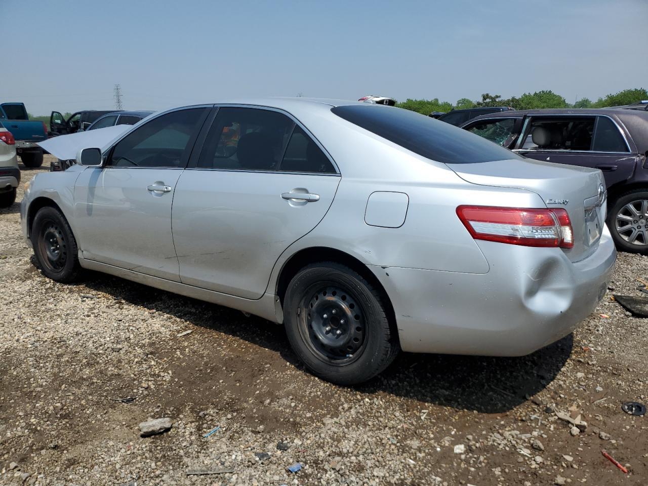 2010 Toyota Camry Base - Фото 2
