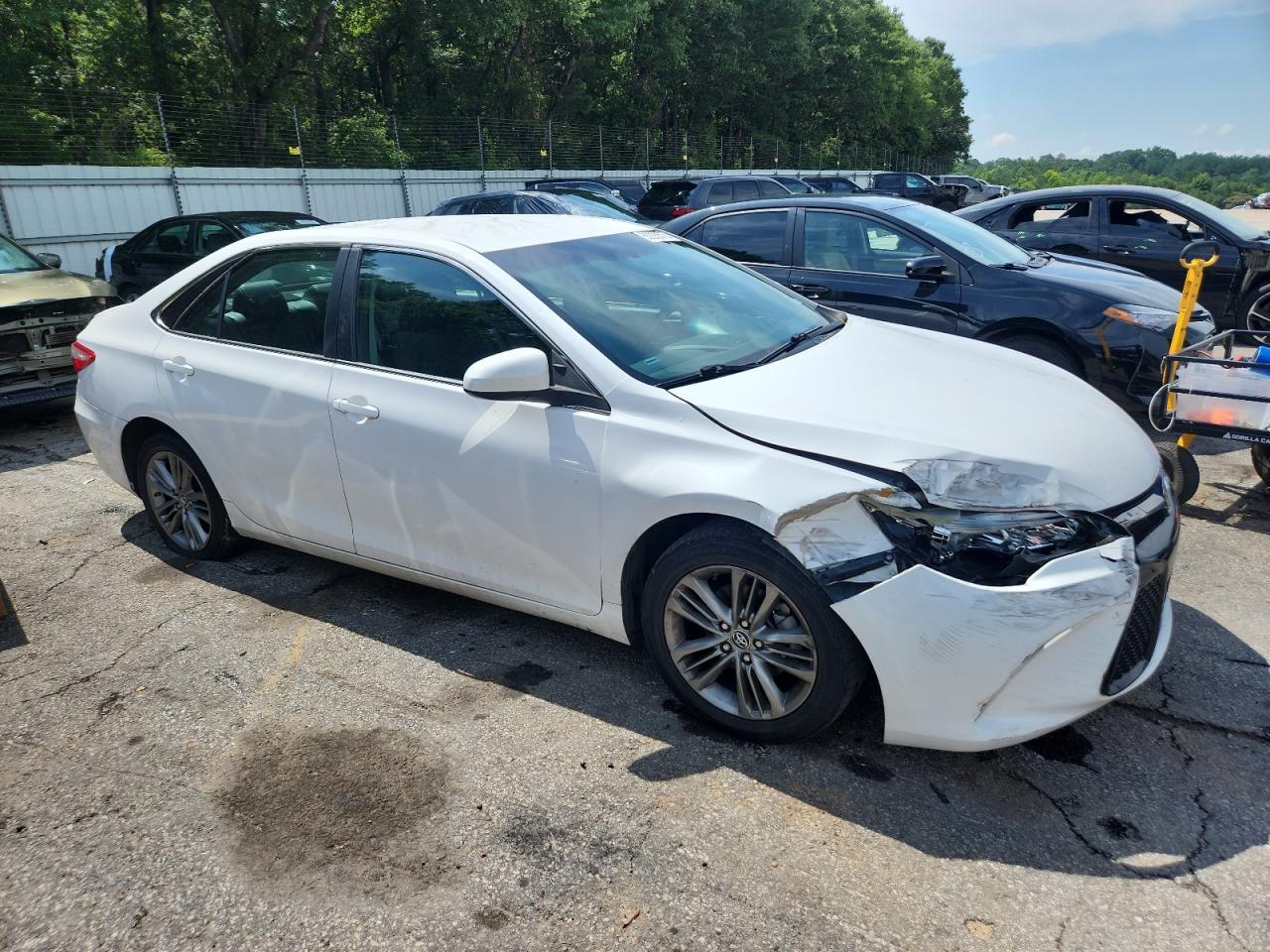 2016 Toyota Camry Le - Фото 4