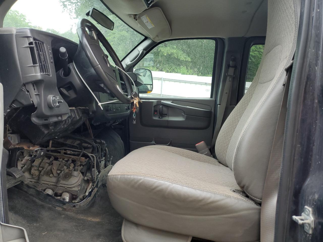 2012 GMC Savana G3500 Lt - Image 7