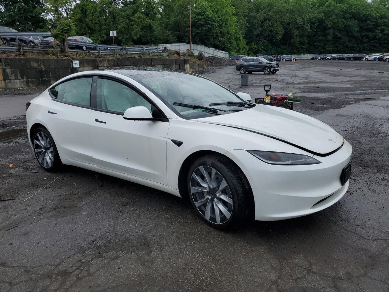 2024 Tesla Model 3 - Image 4
