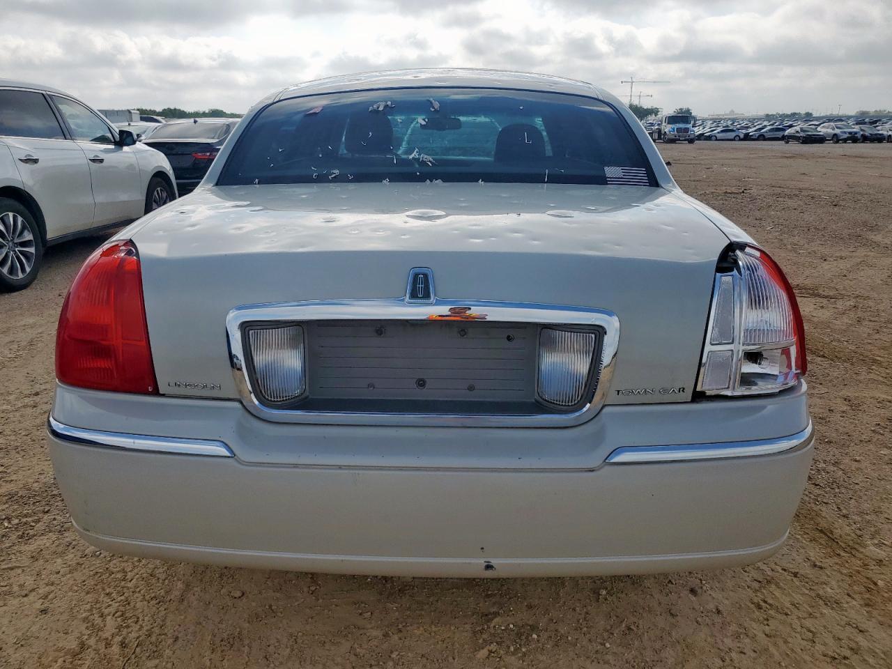2006 Lincoln Town Car Signature - Фото 6