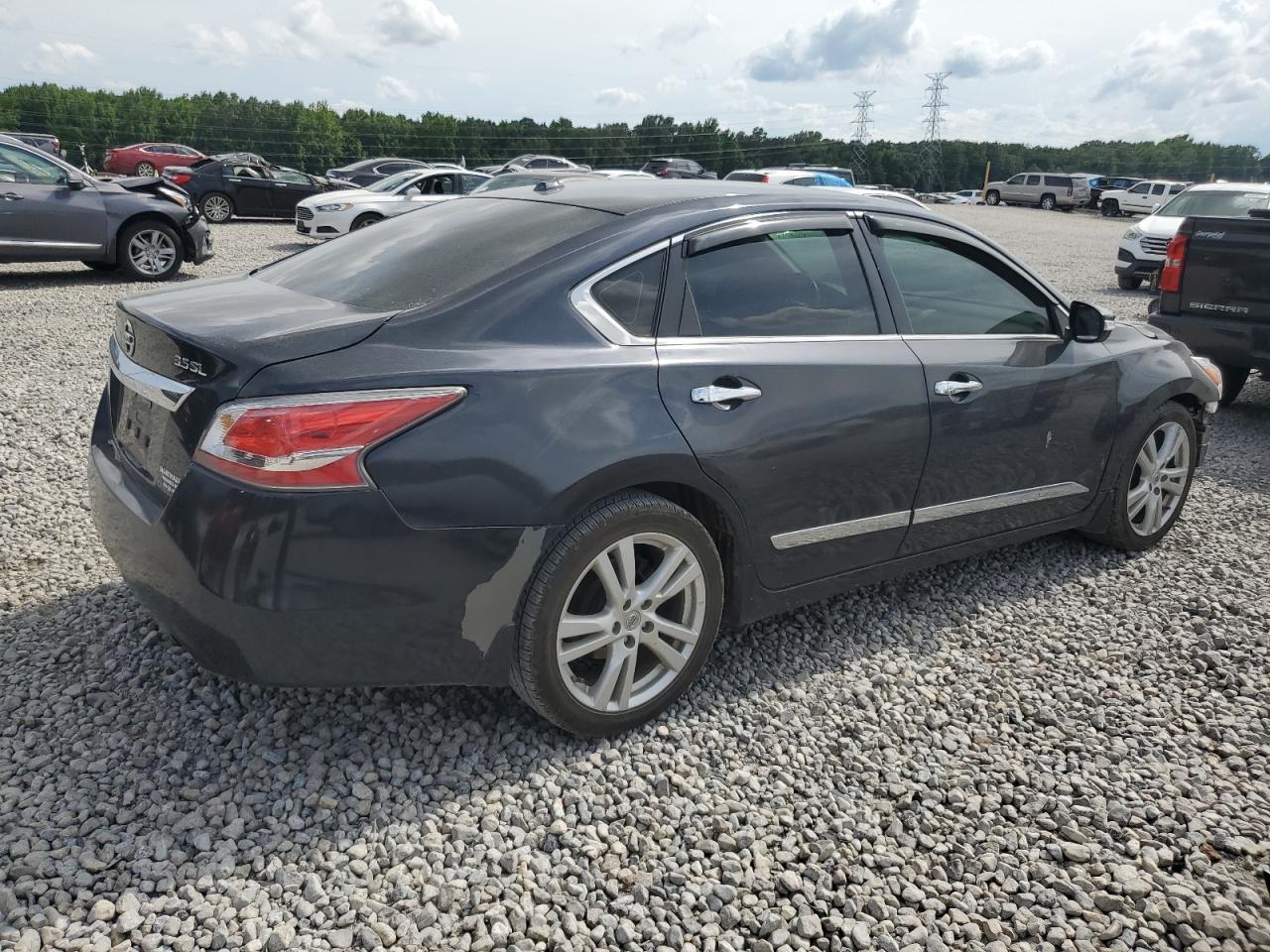 2015 Niss Altima - Image 3