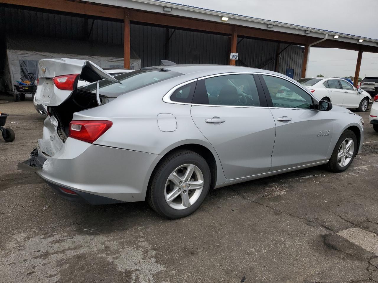 2021 Chevrolet Malibu Ls - Фото 3