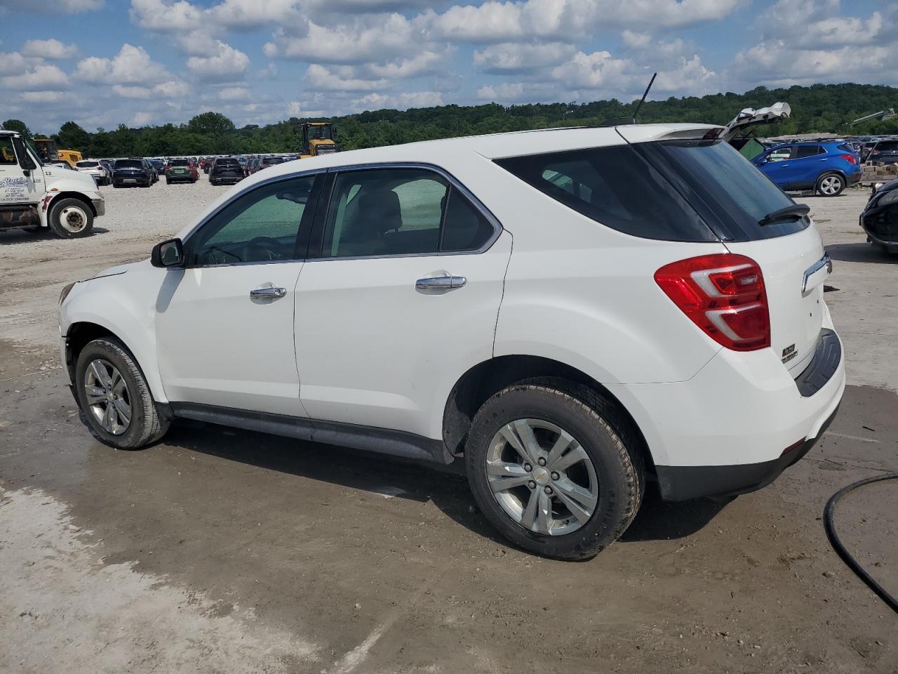 2017 Chevrolet Equinox Ls - Фото 2