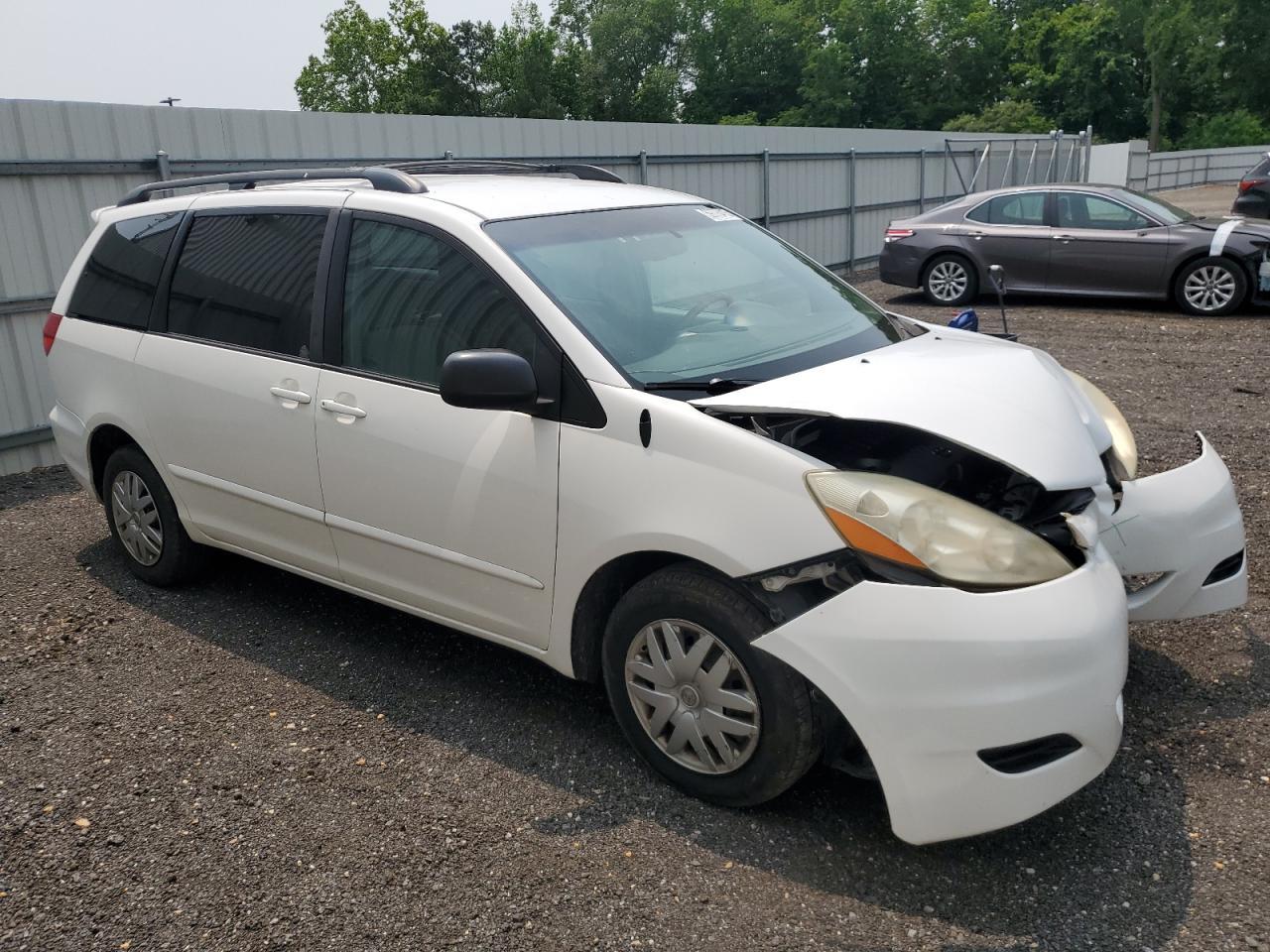 2010 Toyota Sienna Ce - Фото 4