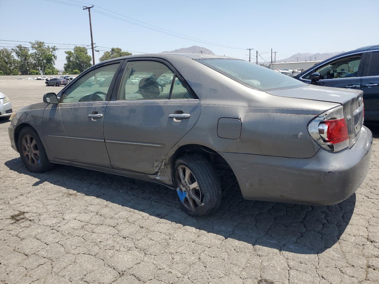 2005 Toyota Camry Le - Фото 2