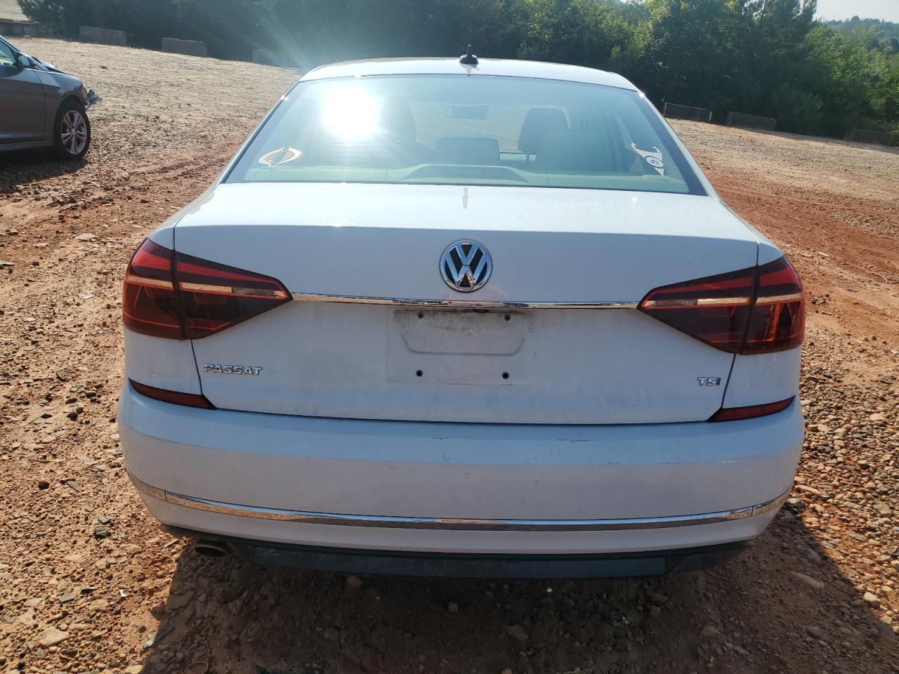 2017 Volkswagen Passat R-Line - Image 6