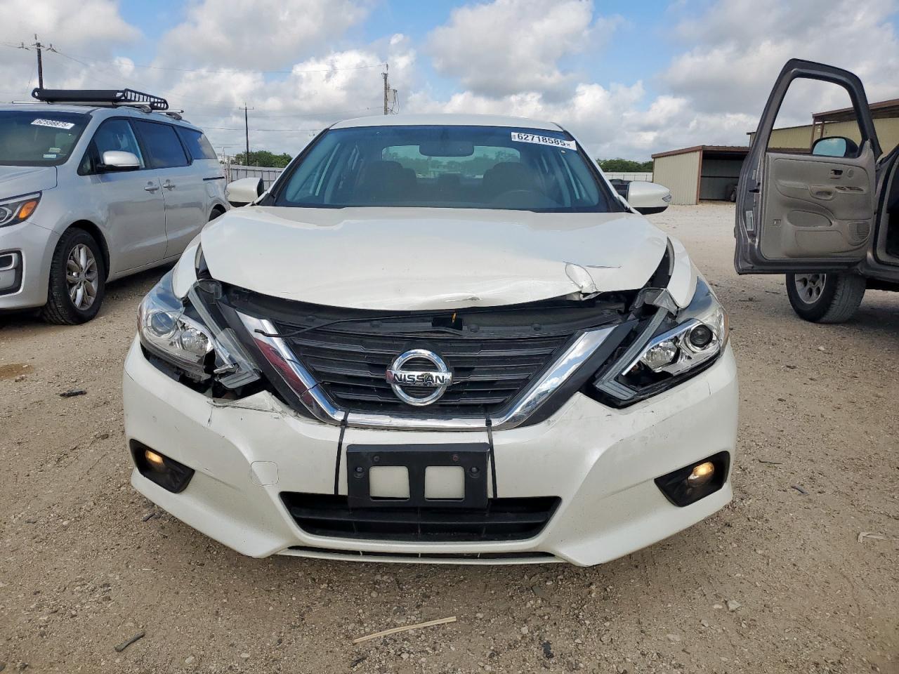 2017 Nissan Altima 2.5 - Image 5