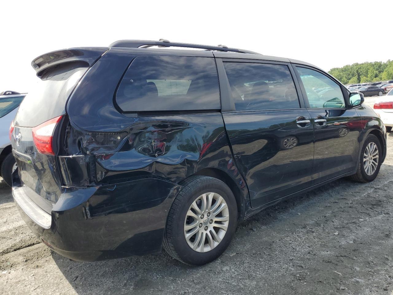 2016 Toyota Sienna Xle - Image 3