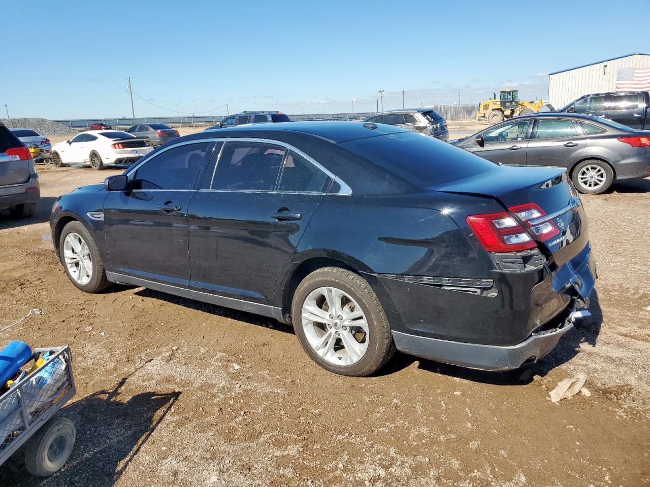 2017 Ford Taurus Se - Фото 2