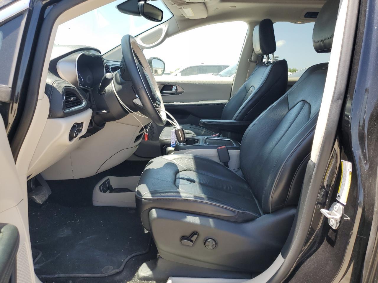 2018 Chrysler Pacifica Limited - Image 7