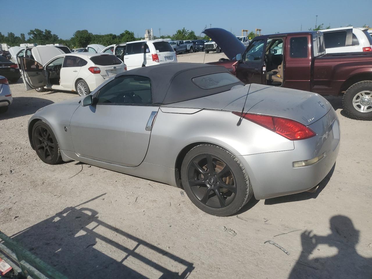 2004 Nissan 350Z Roadster - Image 2