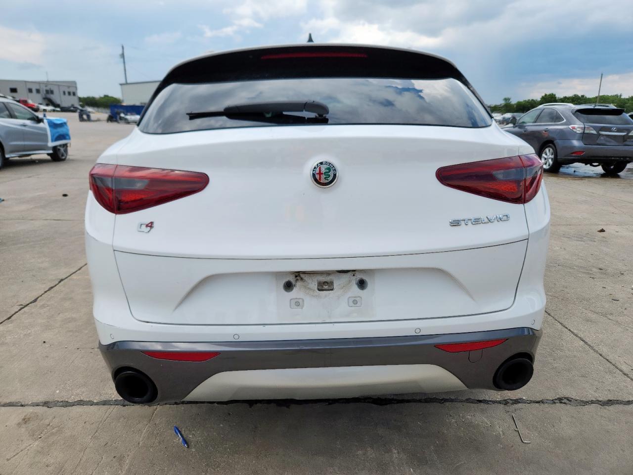 2022 Alfa Romeo Stelvio Ti - Image 6