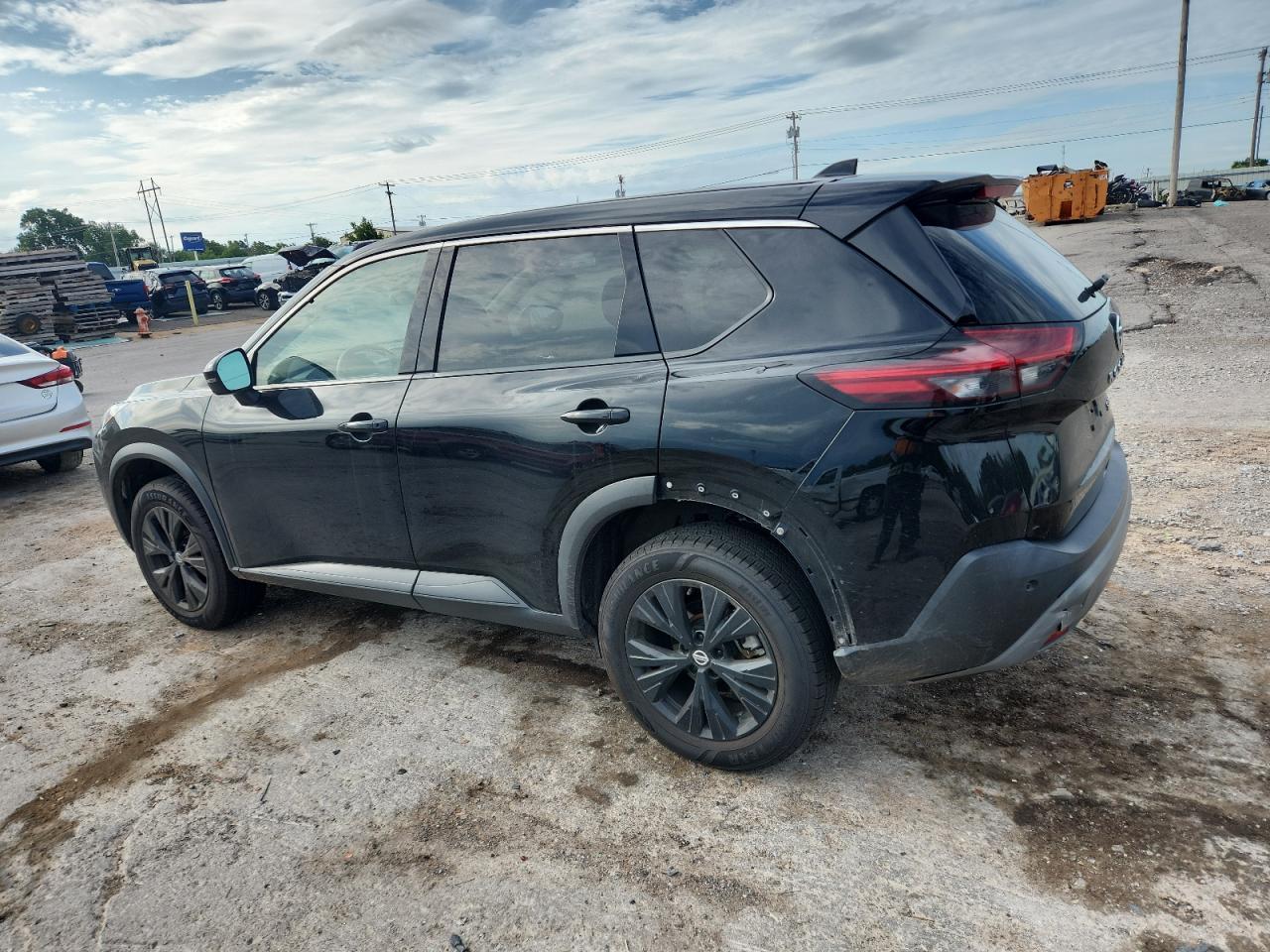 2021 Nissan Rogue Sv - Image 2