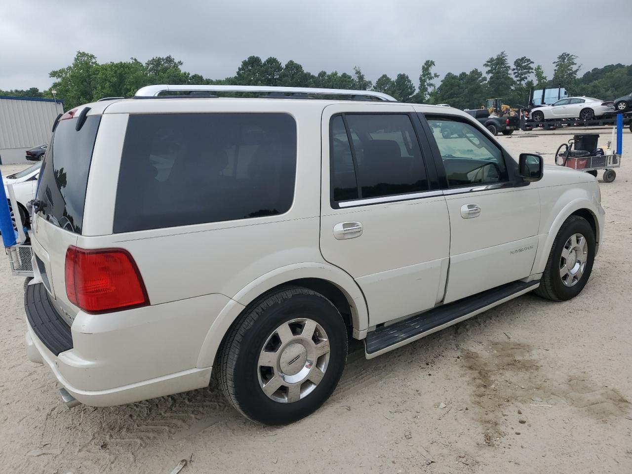 2005 Lincoln Navigator - Фото 3