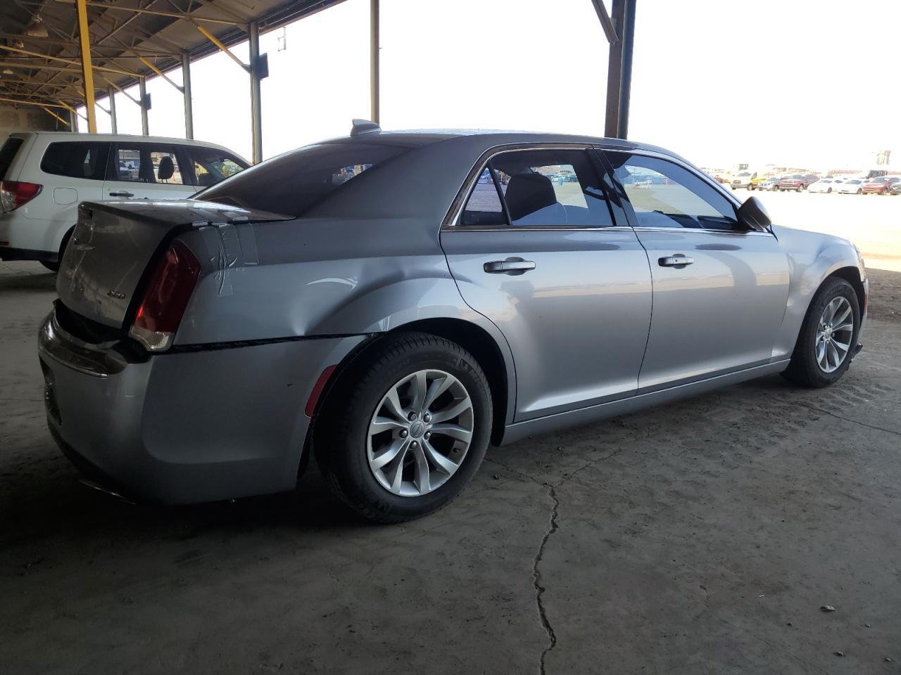 2015 Chrysler 300 Limited - Фото 3