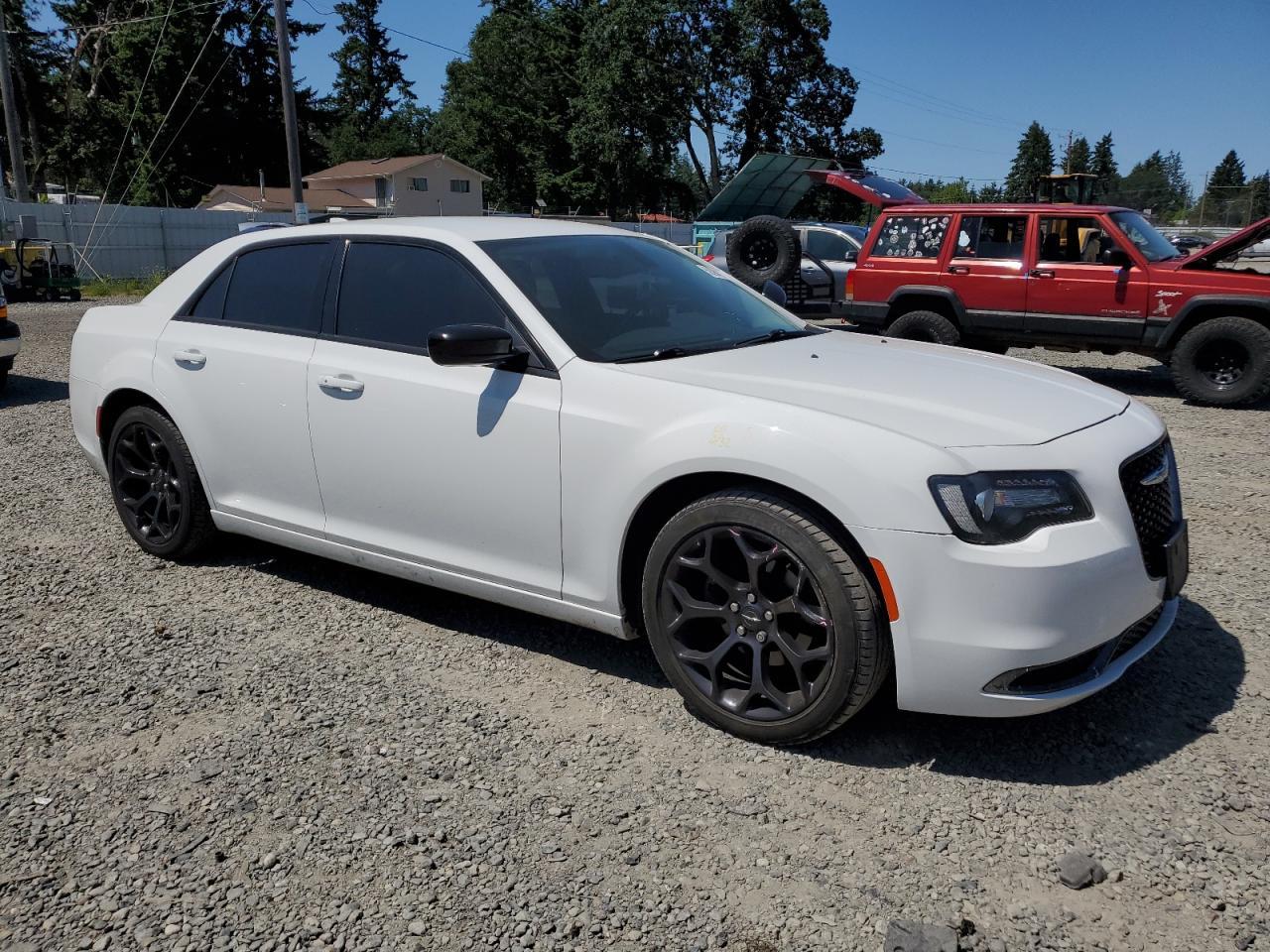 2019 Chrysler 300 Touring - Фото 4