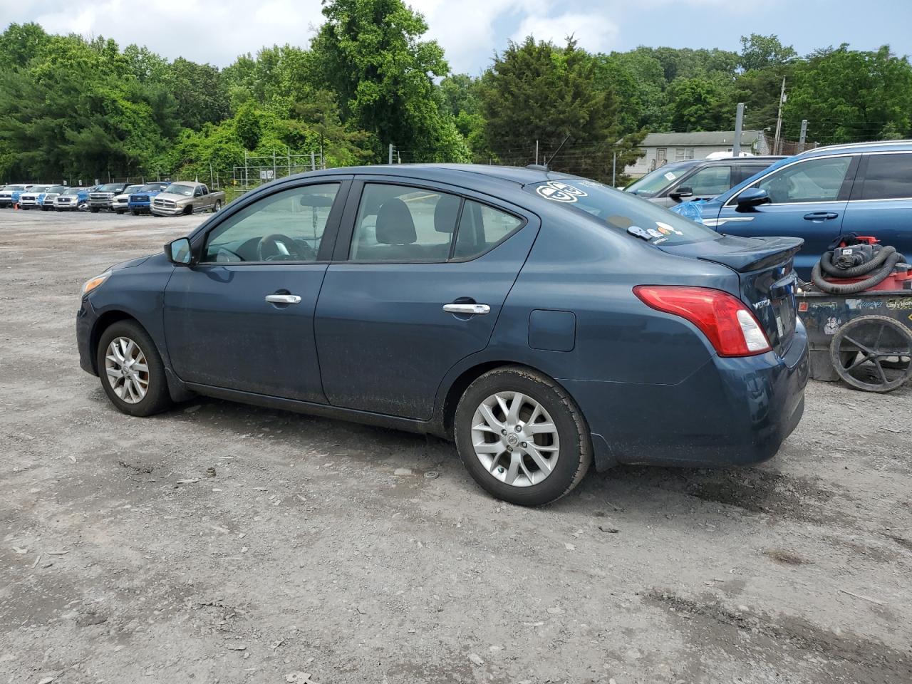 2017 Nissan Versa S - Фото 2