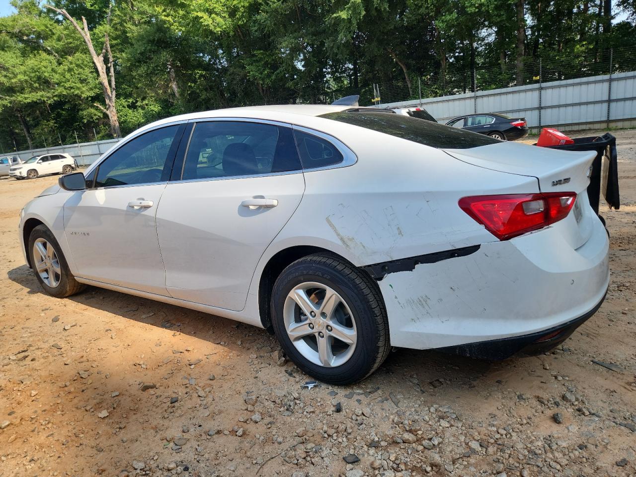 2022 Chevrolet Malibu Ls - Фото 2