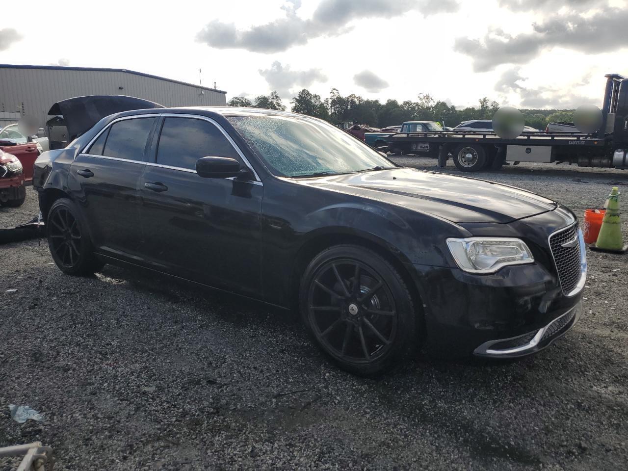 2015 Chrysler 300 Limited - Фото 4